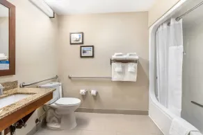 Comfort Suites Myrtle Beach Central - Badezimmer