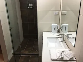 Black Forest Motel - Baño