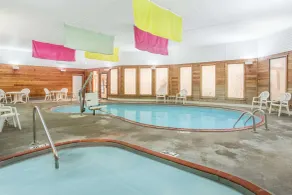 Days Inn by Wyndham Marquette - Piscine