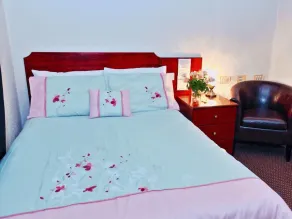 Brentwood Villa Bed and Breakfast - Room