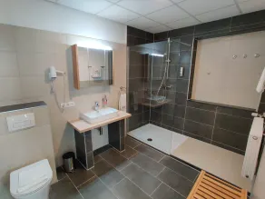 Hotel Goldene Traube - Bathroom