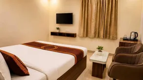 Hotel Namah Prime Near By Chanda Nagar Ameenpur Road - Rum