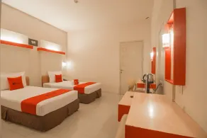 RedDoorz Plus near Kampung Gajah 3 - Room