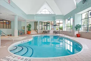 Ramada by Wyndham Niagara Falls/Fallsview - Piscine