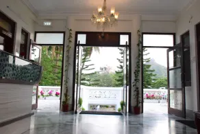 LAKE INN - Lobby