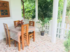 Sudu Neluma Home Stay - Sitzecke in der Lobby