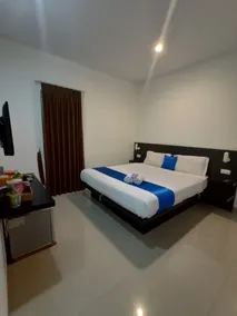 Puri Maju Hotel - Chambre