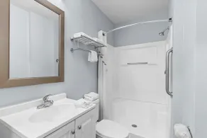 HomeTowne Studios by Red Roof Orlando South - Salle de bain