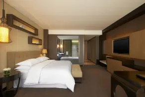 Sheraton Shanghai Waigaoqiao Hotel - Room