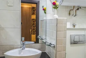 The Ole-Ken Hotel - Bathroom