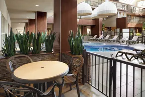 Delta Hotels by Marriott Calgary South - Piscine