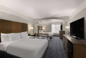 La Quinta Inn and Suites by Wyndham at WaTiki Waterpark - Chambre