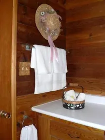 Cedar Song B&B - Bathroom