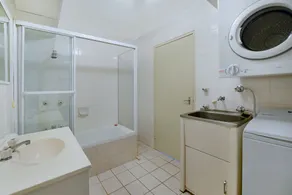 Condor Apartments by Gold Coast Premium - Bathroom