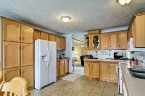 Lyndonville Home w/ Fire Pit, Screened Patio & A/C - Interiör