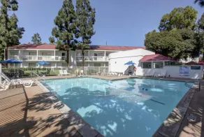 Motel 6-Santa Ana, CA - Irvine - Orange County Airport - Piscina