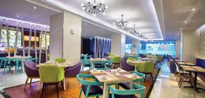 Golden Tulip Essential Makassar - Restaurant