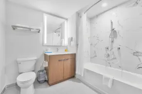 Skye Hotel & Residences, BW Signature Collection - Salle de bain