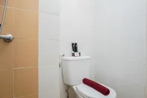 Best Price 2BR at Taman Melati Margonda Apartment By Travelio - Badezimmer