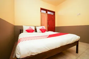 Tengger Indah Bromo Homestay at Desa Wisata Bromo Mitra RedDoorz - Zimmer