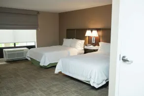 Hampton Inn Commerce Novi - Room