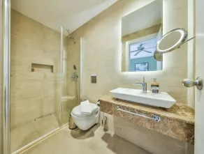 Livia Hotel - Bathroom
