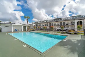 Quality Inn & Suites Orlando East - UCF Area - Piscina