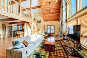 Golf, Fish & Ski: Retreat w/ Game Room in Thompson - Interiör