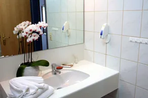 Park-Hostel Sellin nur 500 m zum Strand - Bathroom