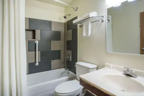 Super 8 by Wyndham Salem VA - Salle de bain