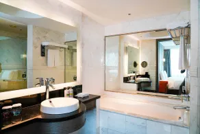 Pullman Shanghai Central - Bathroom