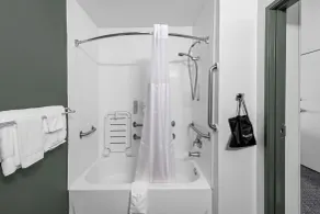 Spark by Hilton Grain Valley Kansas City - Bathroom