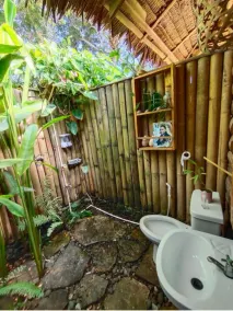 Payag n' Kapitan, Experience pinubre living - Badezimmer