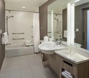 SpringHill Suites by Marriott Orlando Lake Nona - Bathroom