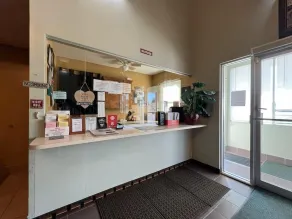 Deluxe Inn Hotel in Nebraska City - Rezeption