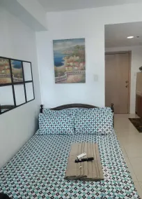 Modern Condo in Quezon City with Private Pool and City Views - Chambre