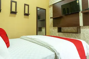 RedDoorz near Benteng Van Den Bosch - Room