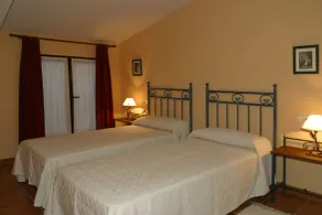Hotel y apartamentos La Casa Rural - Chambre