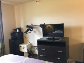 Super 8 by Wyndham Weston WV - Room