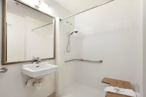 Super 8 by Wyndham Garland Rowlett East Dallas Area - Salle de bain