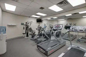 Ramada by Wyndham Nisku Edmonton Airport - Salle de remise en forme