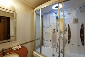 Saptagiri hotel & Kian resturent - Badezimmer