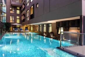 Metropolis Suites Bangkok, Tapestry Collection by Hilton - Piscine