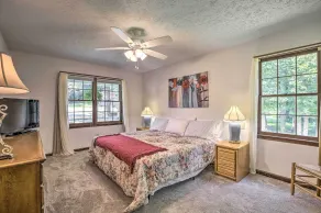 Quiet Home w/ Fire Pit - 1 Mi to Downtown Acworth! - Rum