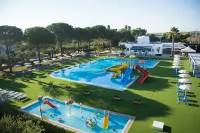 Color Dolmen Family Village - Piscina