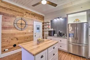 Historic Mountain Home Haven w/ Large Yard! - Interni