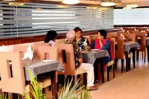 Holiday Vista Thekkady a premium hotel near periyar wild life sanctuary with sky view pool - Restaurant