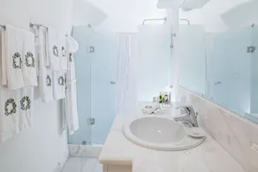 The Tsitouras Collection - Salle de bain