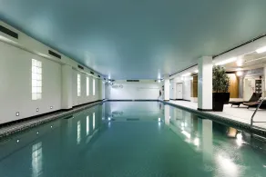 Holiday Inn Milton Keynes Central by IHG - Piscina
