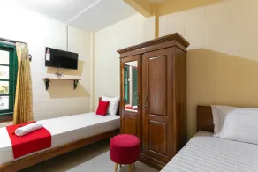 RedDoorz Syariah near Titik Nol Yogyakarta - Zimmer